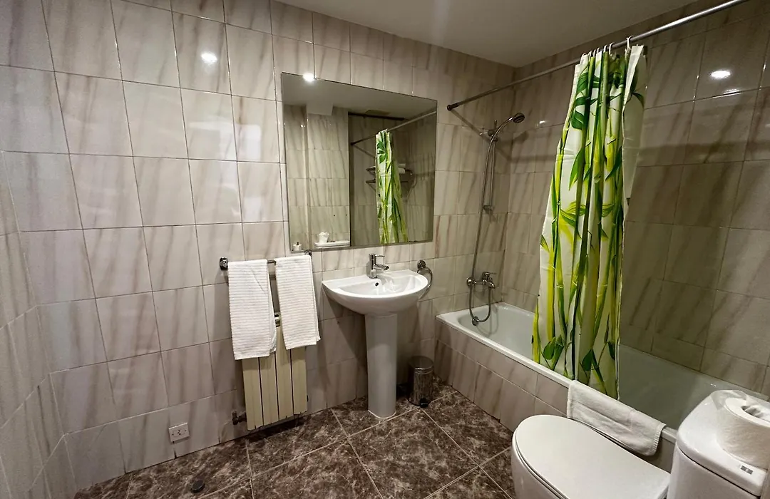 Hostal La Reina-1