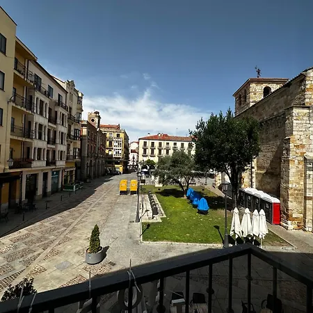Hostal La Reina-2
